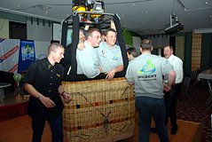 die Sieger im Ballonkorb die Sieger im Ballonkorb