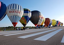 Weltrekord in Linie von 4800 Meter mit 329 Ballons Weltrekord in Linie von 4800 Meter mit 329 Ballons