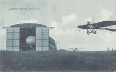 Luftschiffhalle mit Luftschiff Z V und Gotha-Taube